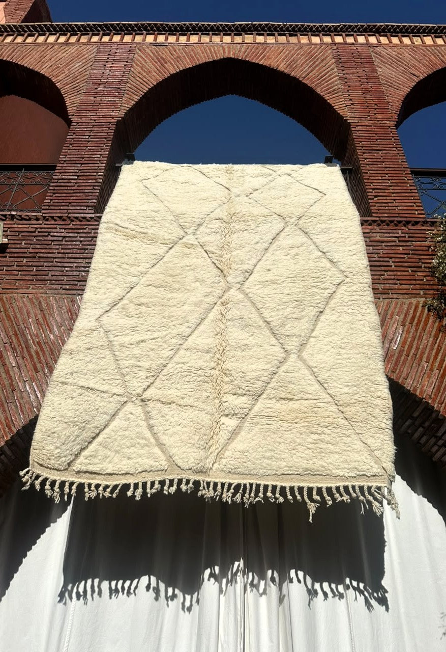 Anemiter – Handmade White Moroccan Rug