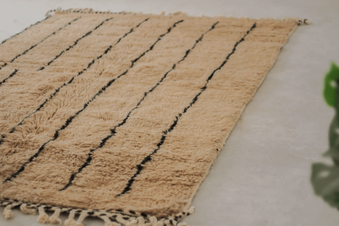 Tanagra – Tapis Berbere Beige et Noir