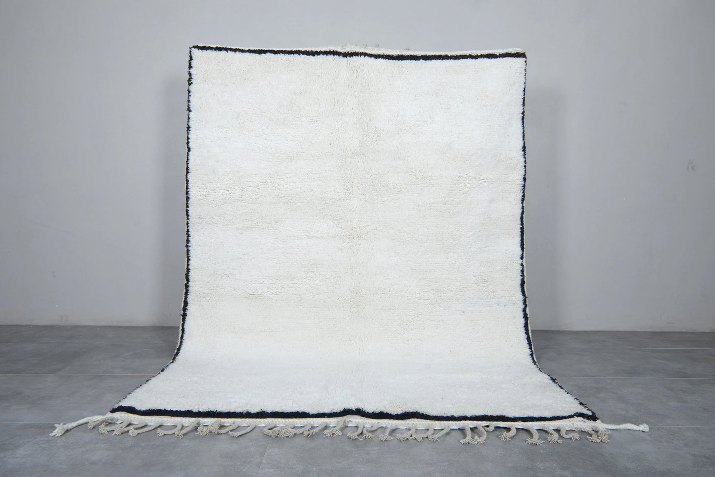 Ivory Edge - Handcrafted Moroccan Wool Rug - multiple sizes