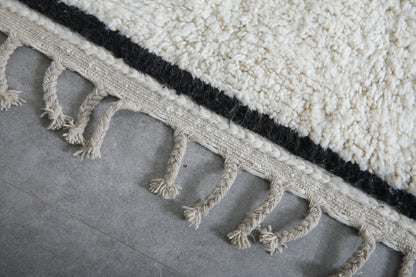 Ivory Edge - Handcrafted Moroccan Wool Rug - multiple sizes