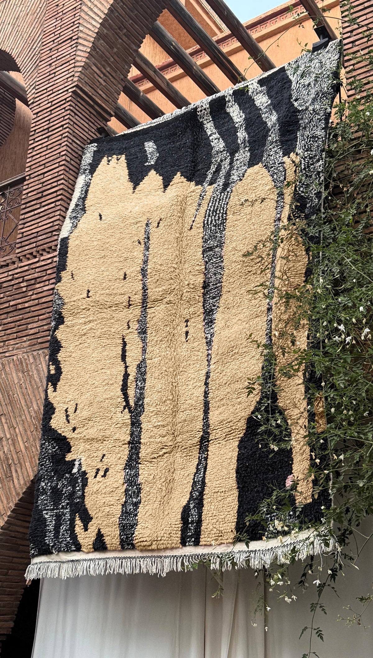 Itzer – Handmade Beige Moroccan Rug