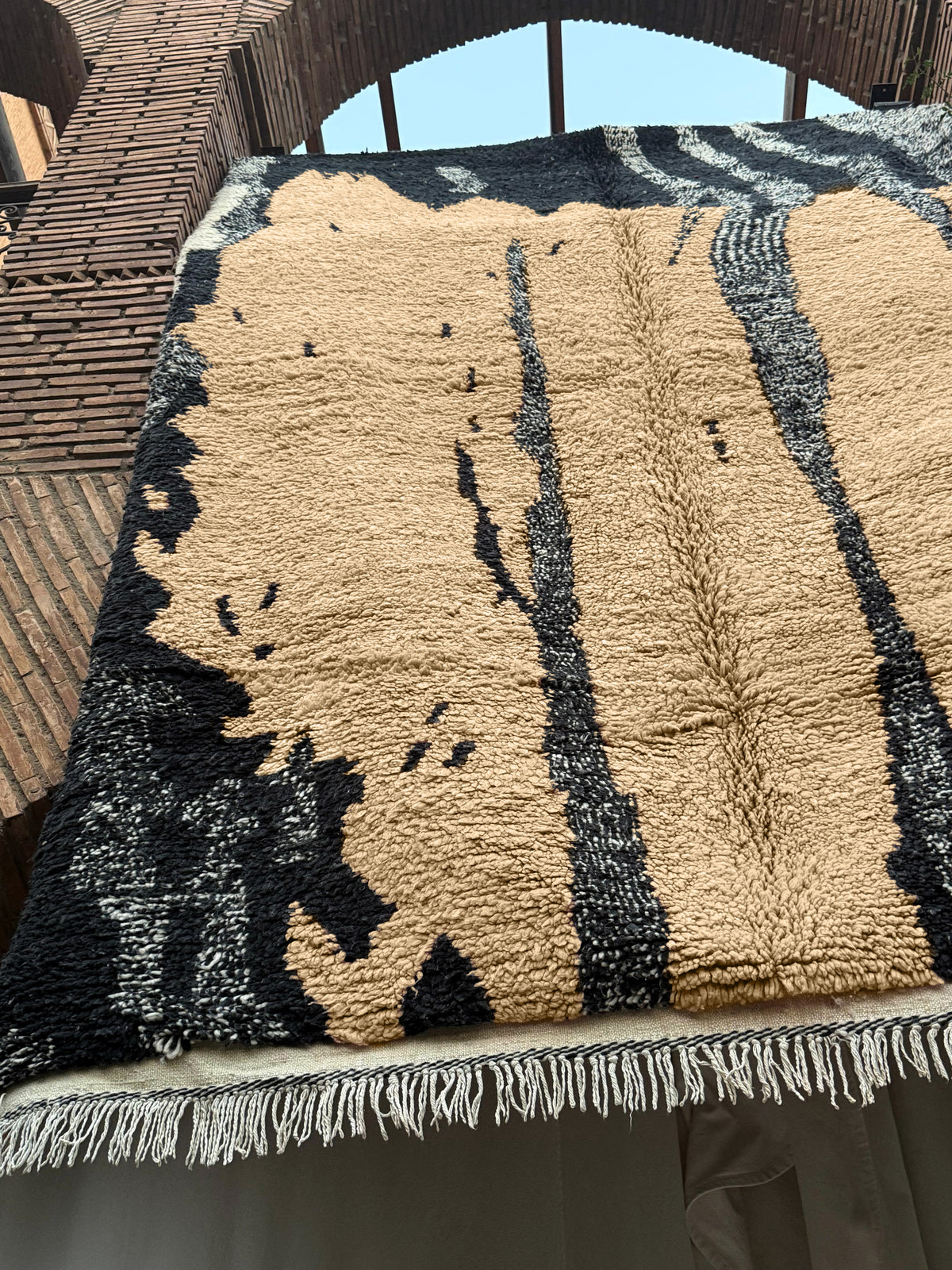 Itzer – Handmade Beige Moroccan Rug