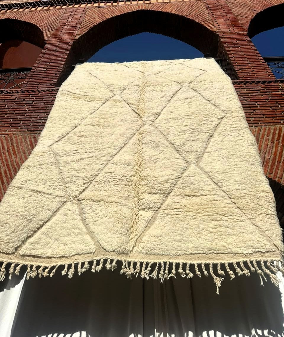 Anemiter – Handmade White Moroccan Rug