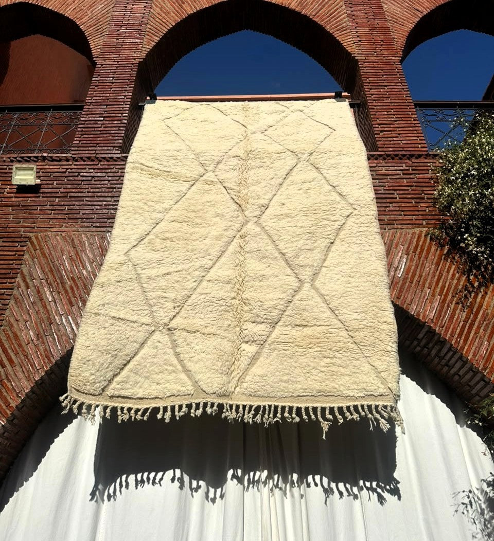 Anemiter – Handmade White Moroccan Rug