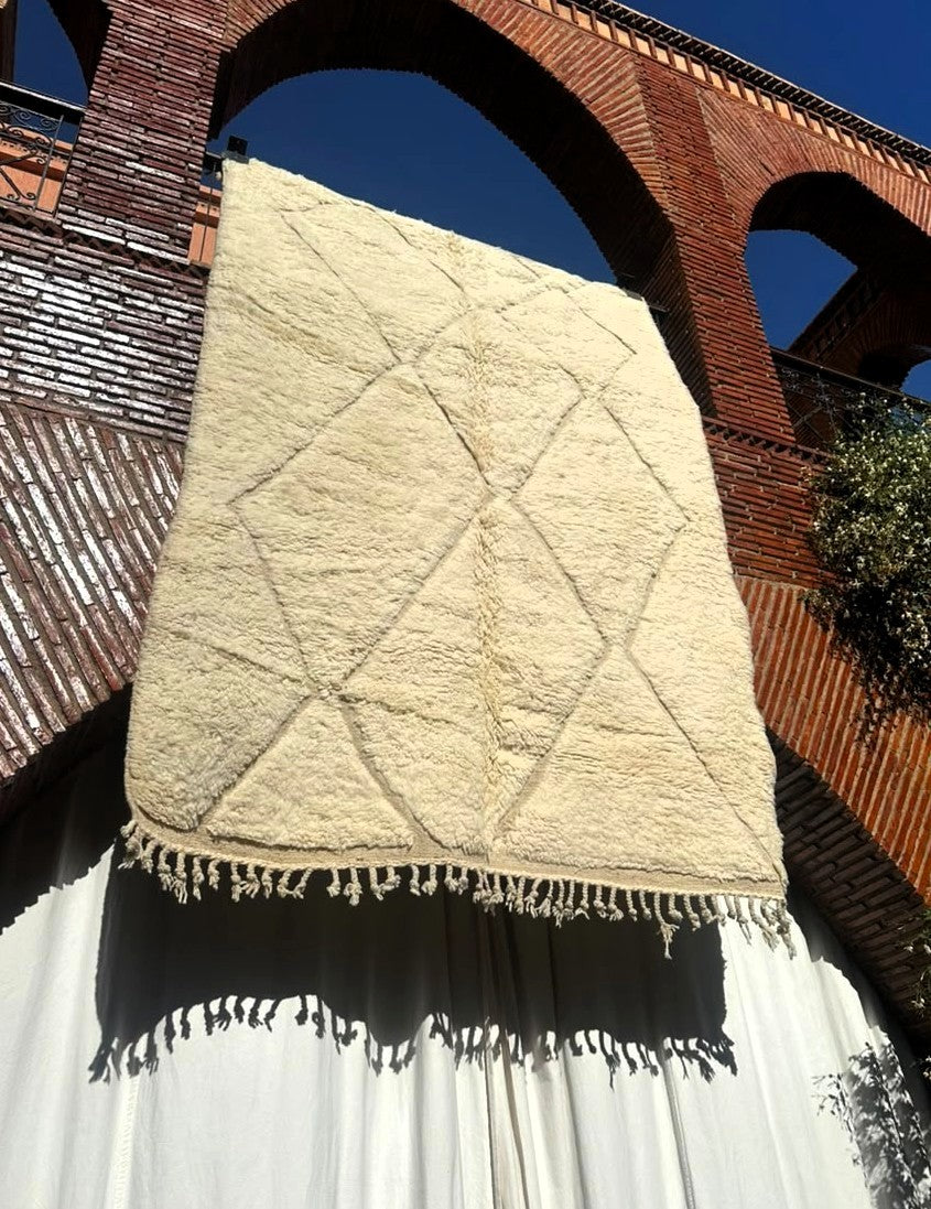 Anemiter – Handmade White Moroccan Rug