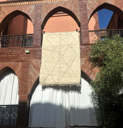 Anemiter – Handmade White Moroccan Rug