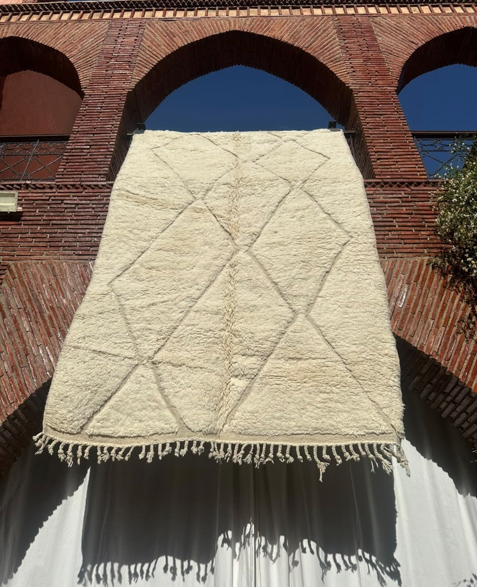Anemiter – Handmade White Moroccan Rug
