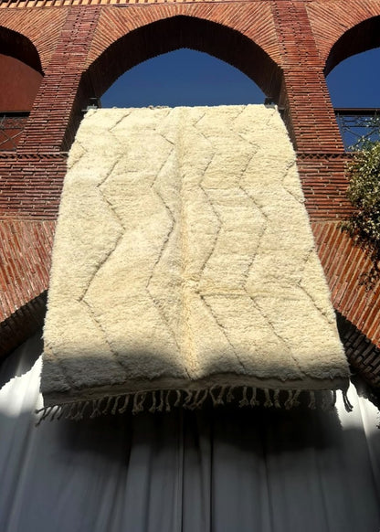 Aït Bouguemez – Handmade White Moroccan Rug