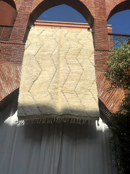 Aït Bouguemez – Handmade White Moroccan Rug