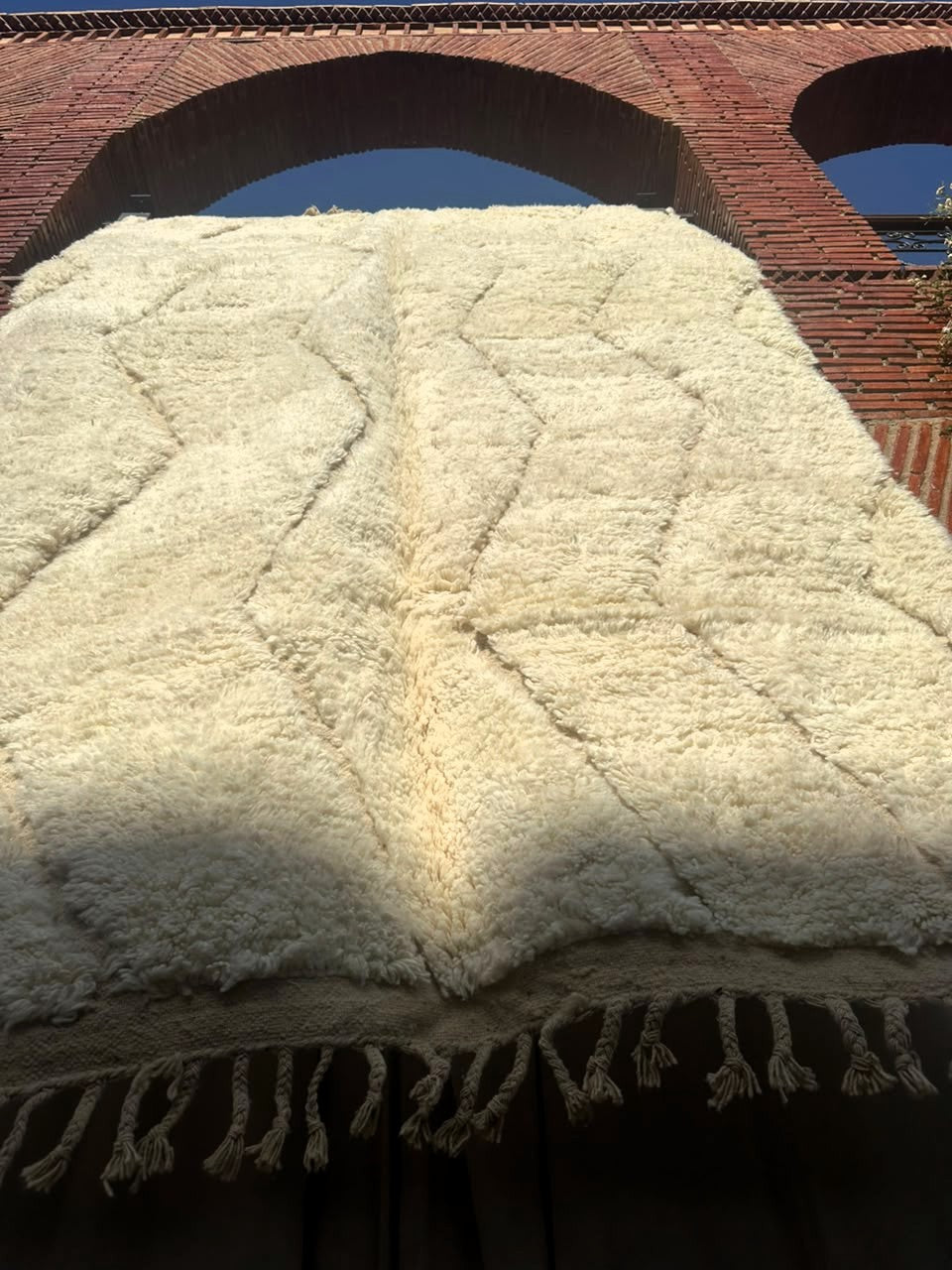 Aït Bouguemez – Handmade White Moroccan Rug