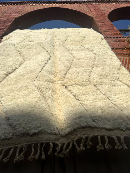 Aït Bouguemez – Handmade White Moroccan Rug