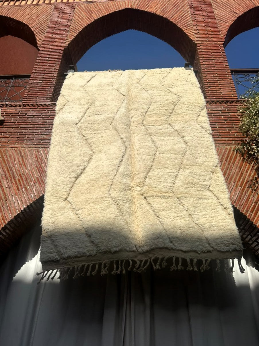 Aït Bouguemez – Handmade White Moroccan Rug