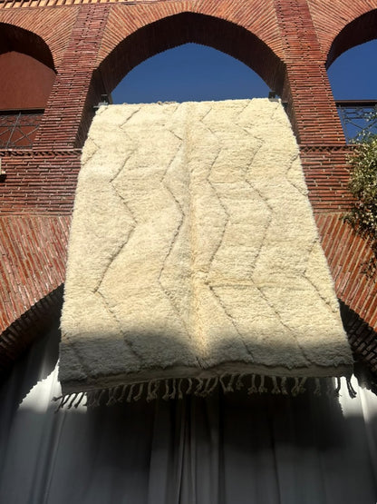 Aït Bouguemez – Handmade White Moroccan Rug