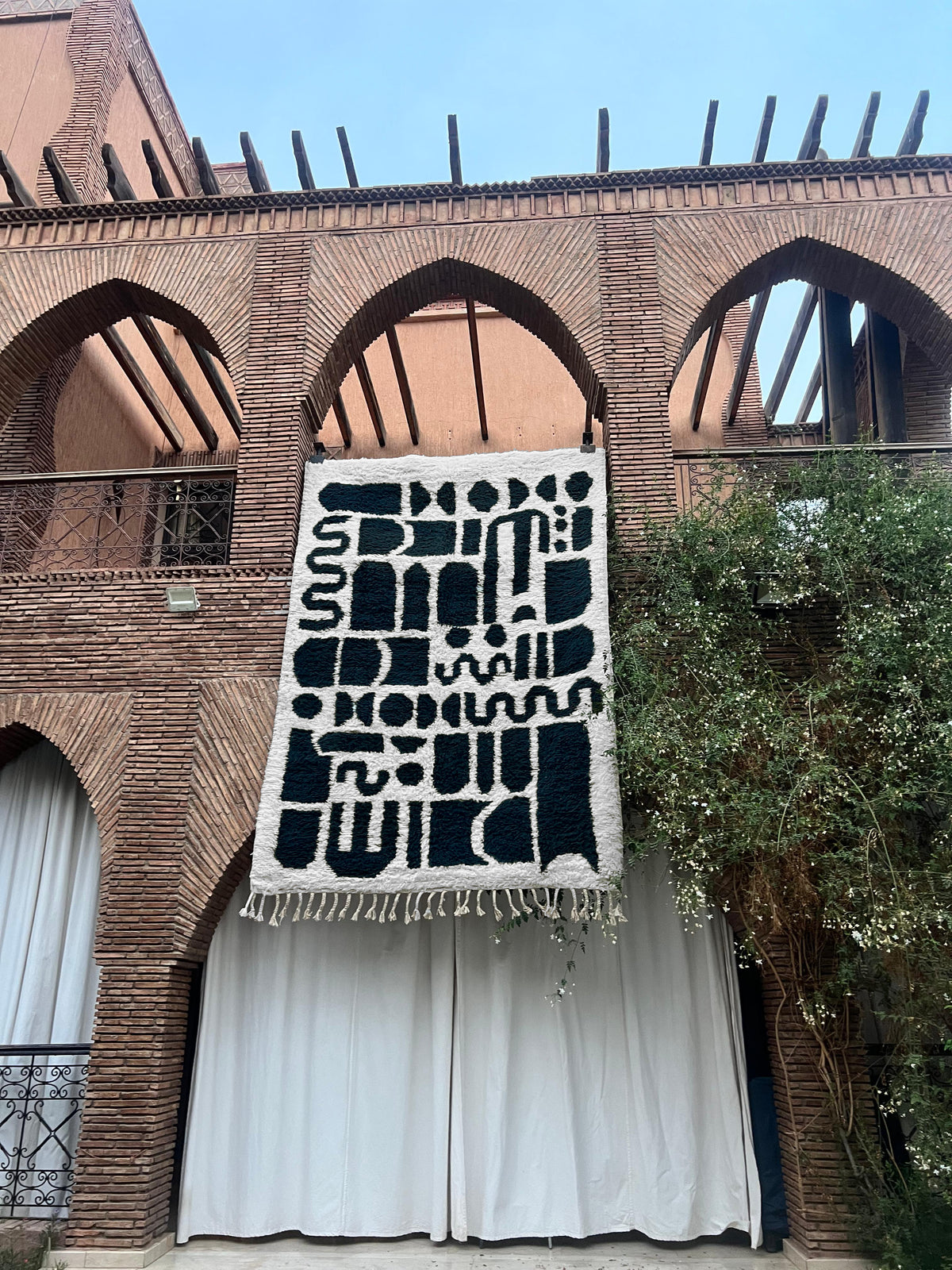 Fès – Handmade Black and White Moroccan Rug