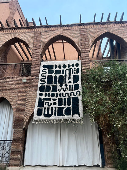 Fès – Handmade Black and White Moroccan Rug