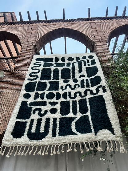 Fès – Handmade Black and White Moroccan Rug