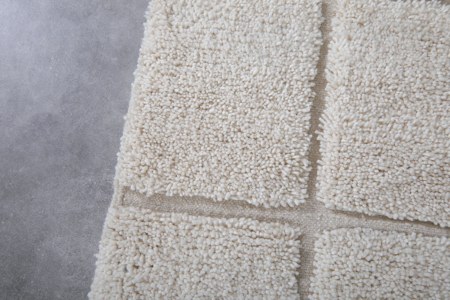White Grid : Tapis en laine marocain fabriqué à la main - plusieurs tailles