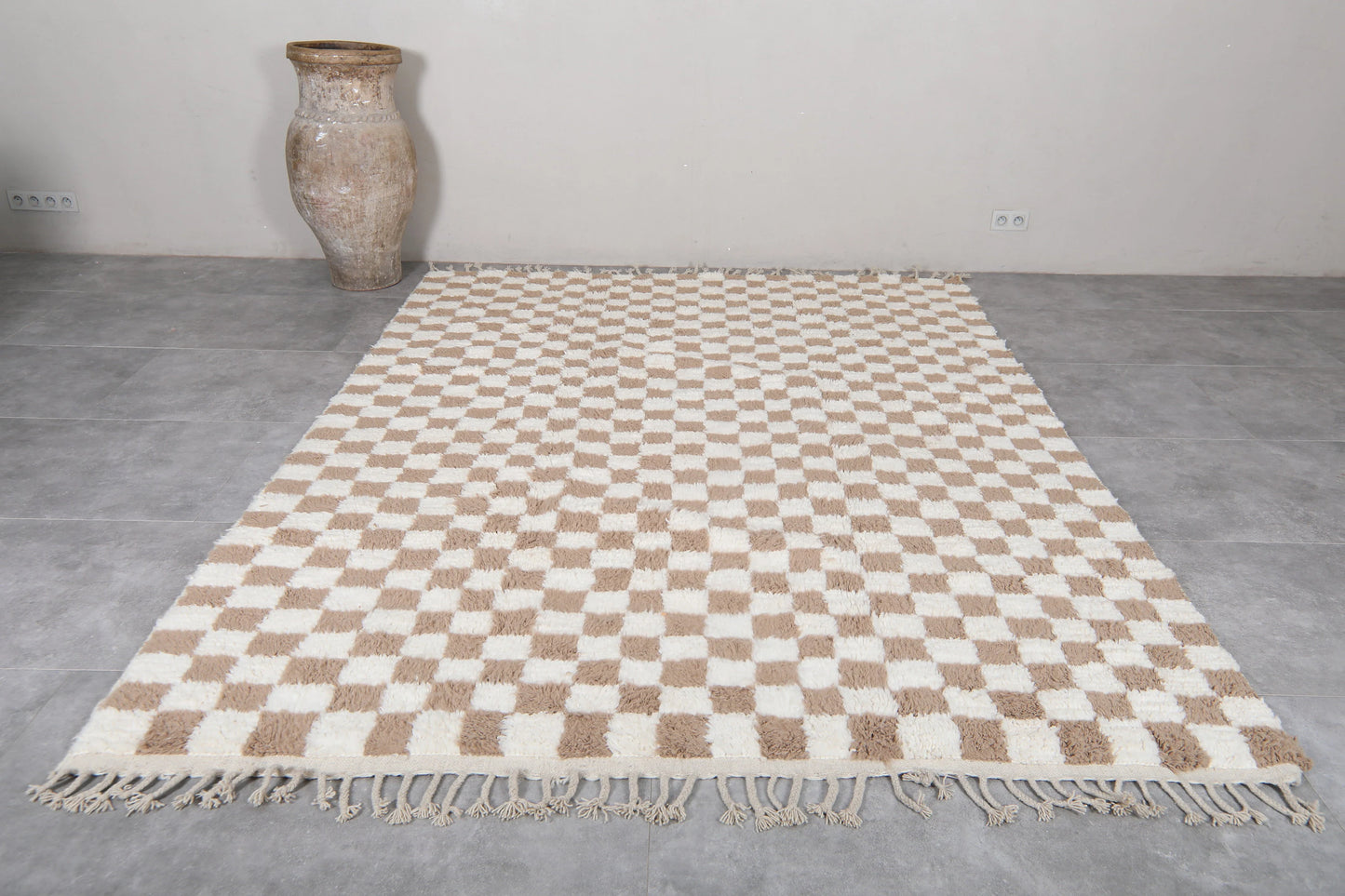 Schachbrett-Charm: Handgeknüpfter marokkanischer Wollteppich – mehrere Größen