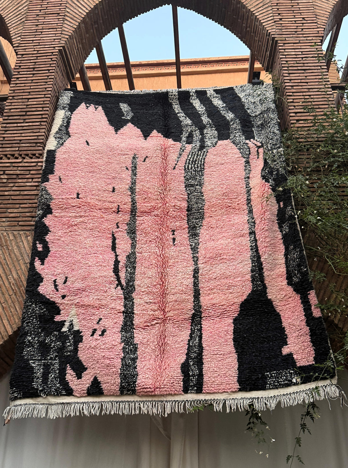 Amizmiz – Handmade Pink Moroccan Rug
