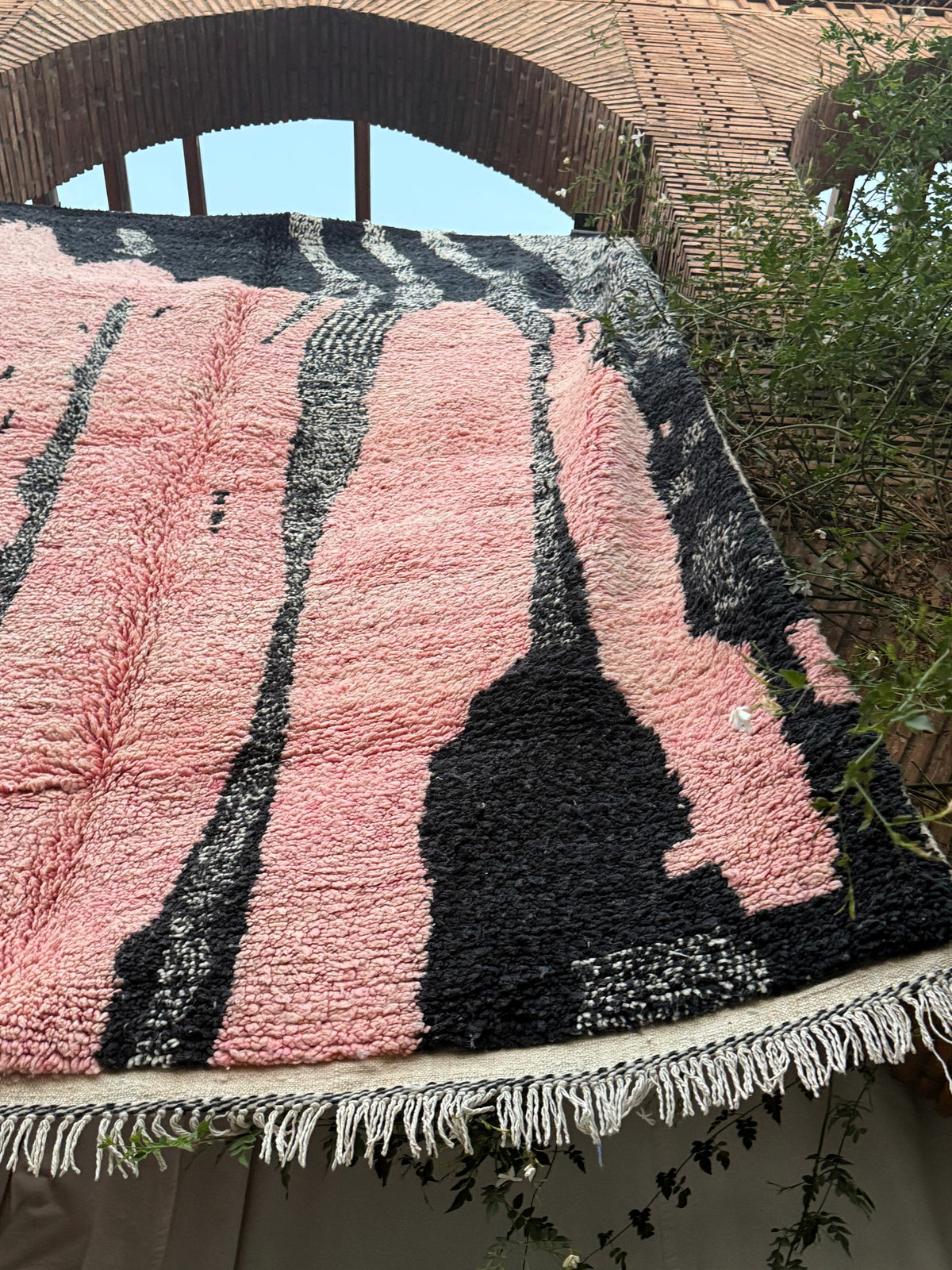 Amizmiz – Handmade Pink Moroccan Rug