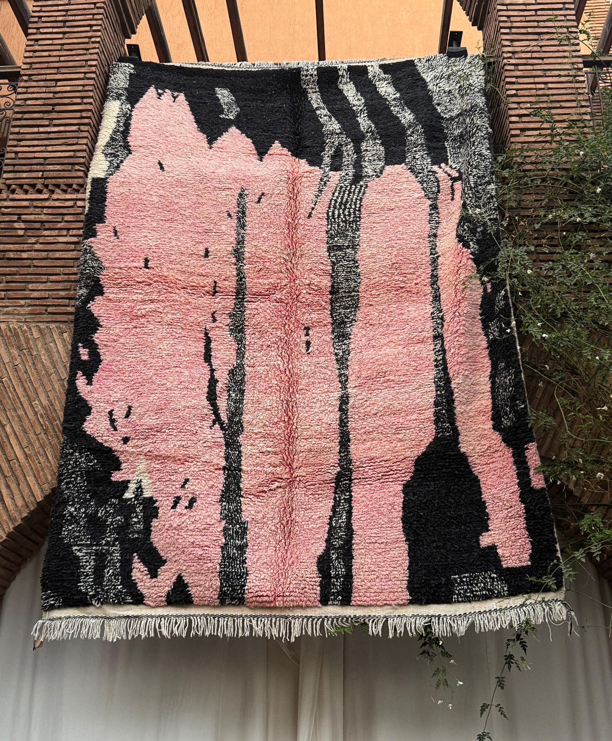 Amizmiz – Handmade Pink Moroccan Rug