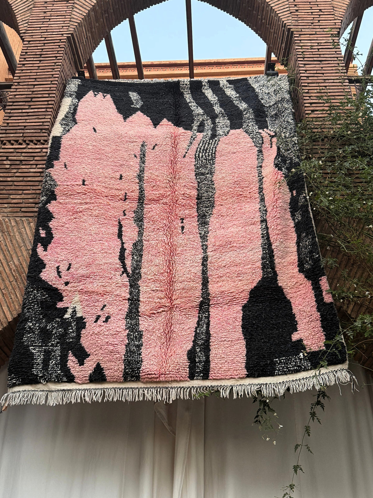 Amizmiz – Handmade Pink Moroccan Rug