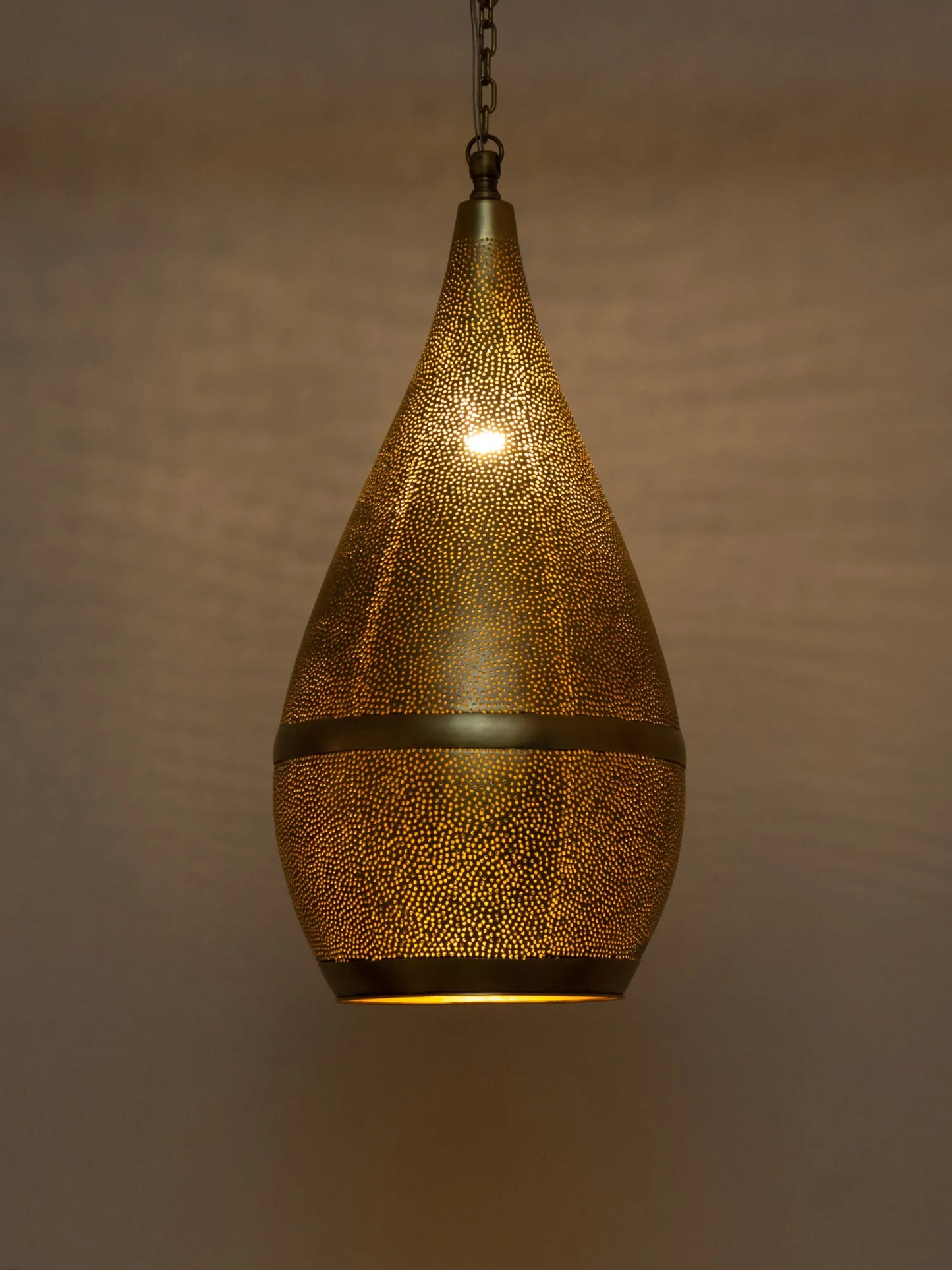 Golden Elysium: Perforierte Kupfer-Pendelleuchte-M, 40x20 cm