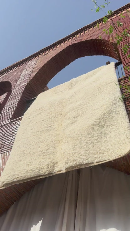 Tidili – Handmade White Moroccan Rug